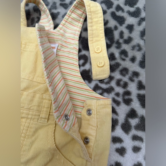 Gymboree Corduroy Overalls in Yellow Size 6-12 months - Picture 8 of 15